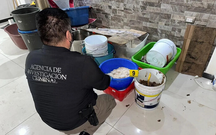 Incautan más de 1,200 litros de metanfetamina en Sinaloa