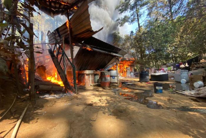 Incendio arrasa con una vivienda en la colonia Buenos Aires de Uruapan