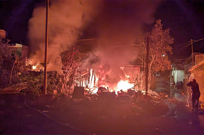 Incendio arrasa vivienda en la colonia La Cedrera, en Uruapan; sólo se reportan pérdidas materiales