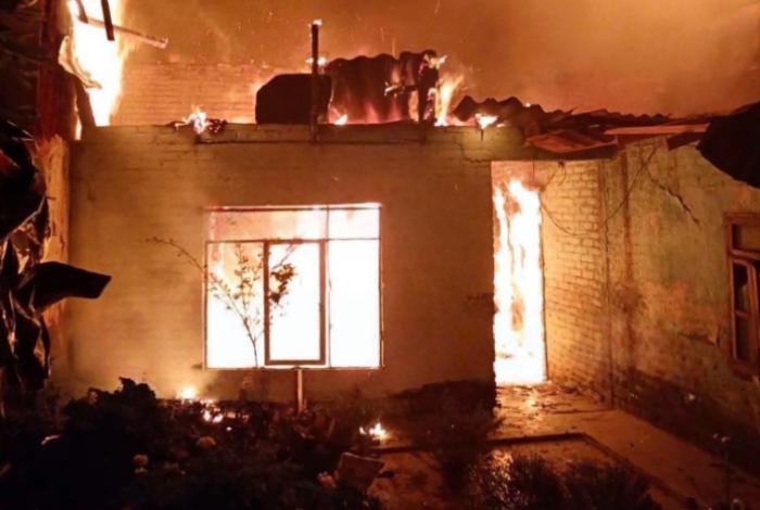Incendio consume panadería y dos viviendas en el Barrio de San Miguel, Uruapan