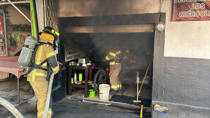 Incendio consume taquería en Morelia sin dejar víctimas