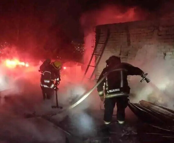 Incendio consume vivienda a espaldas del Estadio Morelos, Morelia