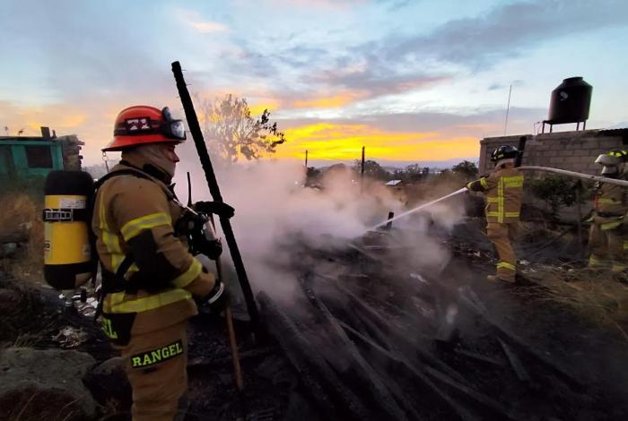 Incendio consume vivienda en Morelia; deja solo daños materiales