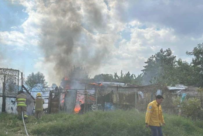 Incendio destruye casa en la colonia Nueva Valladolid