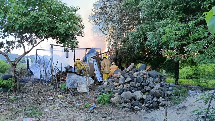 Incendio destruye vivienda en Apatzingán, se presume fue provocado