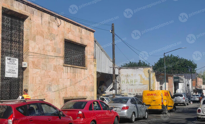 Incendio en pensión de autos deja dos niños muertos, en Morelia