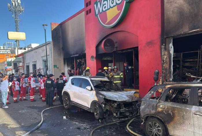 Incendio en tienda Waldo’s deja al menos 22 muertos y 12 heridos en Hermosillo