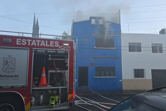 Incendio en una casa de la colonia Obrera, en Morelia, deja daños materiales