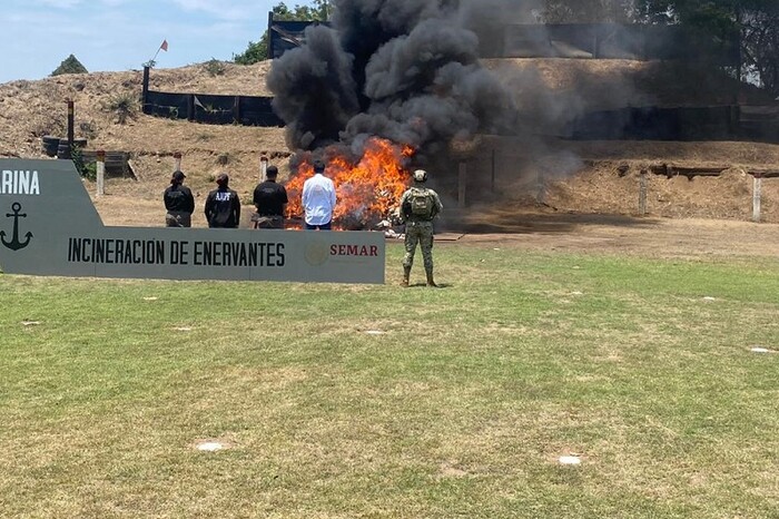 Incineran más de tres toneladas de cocaína en Lázaro Cárdenas