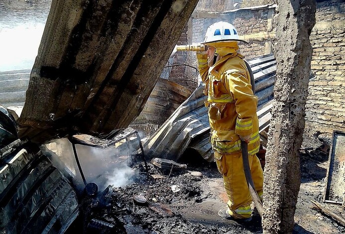 Indigente le prende fuego a vivienda en Apatzingán