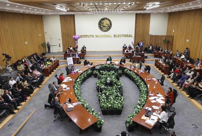INE propone multas a candidatos por uso de acordeones digitales para  elección judicial