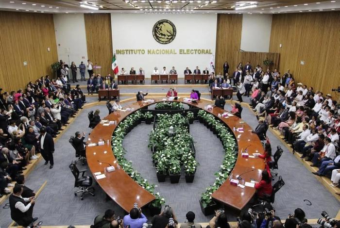 INE revoca triunfos de magistrados por bajo promedio en licenciatura de derecho