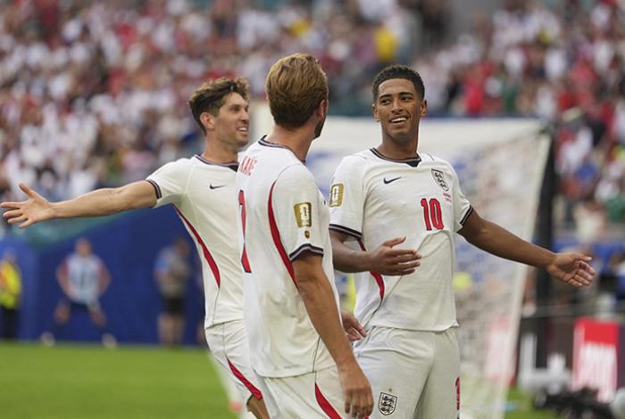 Inglaterra elimina a Noruega y se mete en semifinales con un doblete de Bellingham