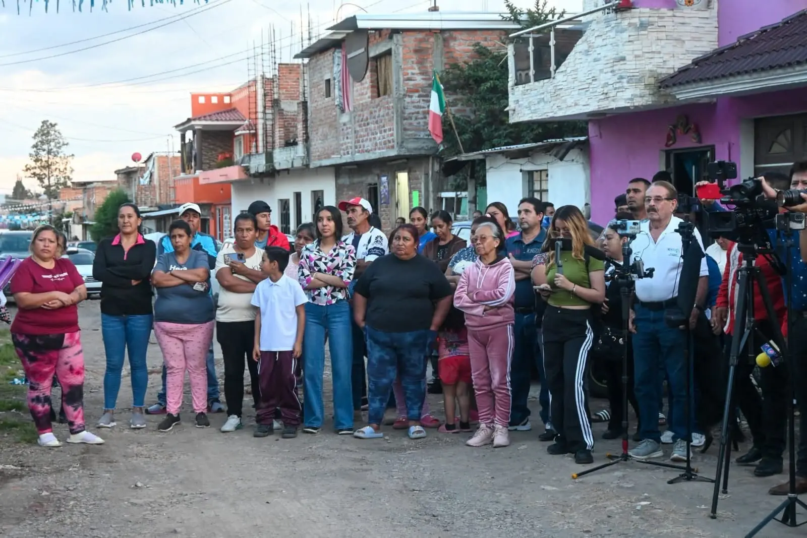 Inicia Mónica Valdez la pavimentación de la calle Benito Quezada en la colonia Wenceslao en Zacapu