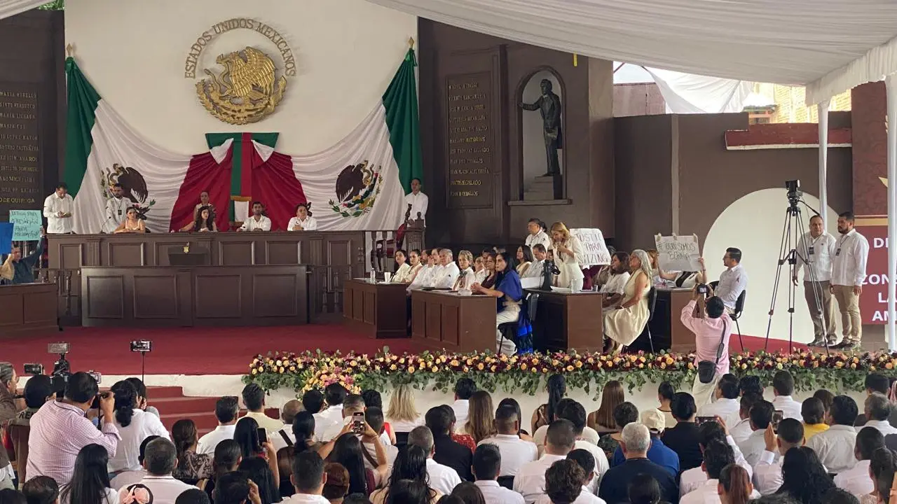 Inicia Sesión Solemne en Apatzingán con minuto de silencio por asesinato de líder limonero