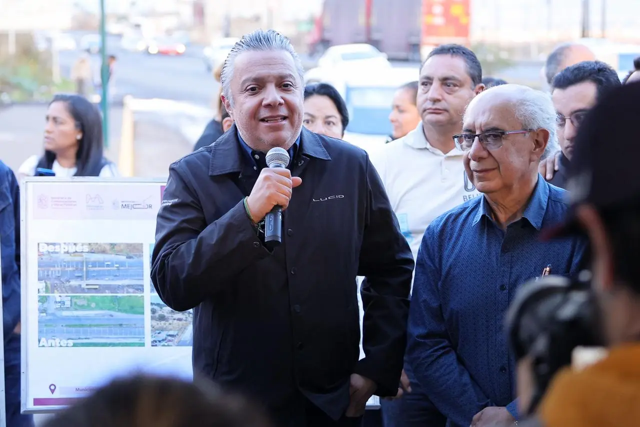 Instalan puente peatonal de Villas de la Loma a petición de vecinos, asegura Luis Navarro