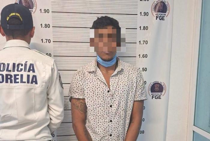 Intenta escapar con camioneta robada y lo apañan en la colonia Barrio Alto