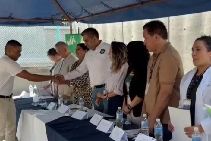 Internos del penal de Apatzingán concluyen estudios de nivel básico y medio superior