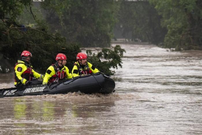 Inundaciones en Texas dejan 24 muertos y 20 niñas desaparecidas