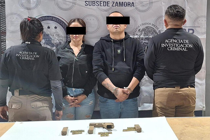 Investiga FGR a pareja detenida armada en la caseta de cobro de Panindícuaro