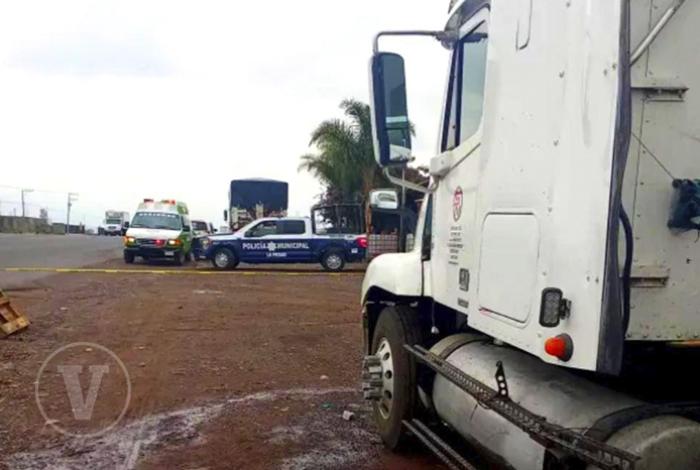 Investigan muerte de un hombre a bordo de un tráiler en La Piedad