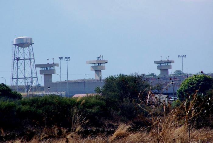 Investigan presunto maltr4to a internos del Cefereso en Buenavista