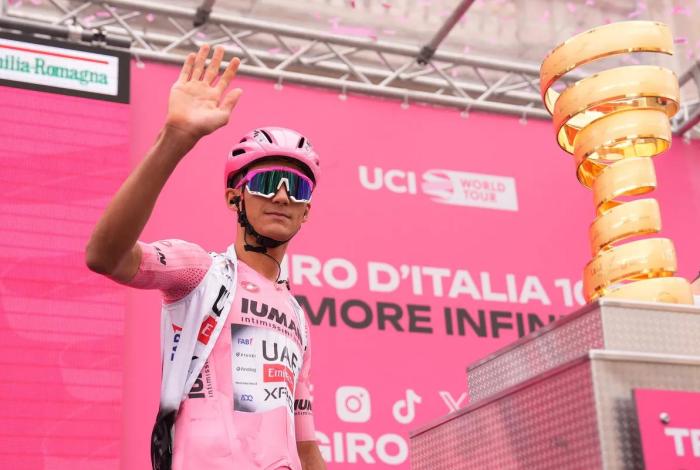 Isaac del Toro firme líder en el Giro de Italia