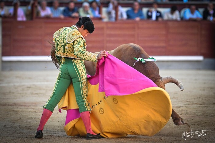 Isaac Fonseca: retar a la muerte de rodillas ante el toro