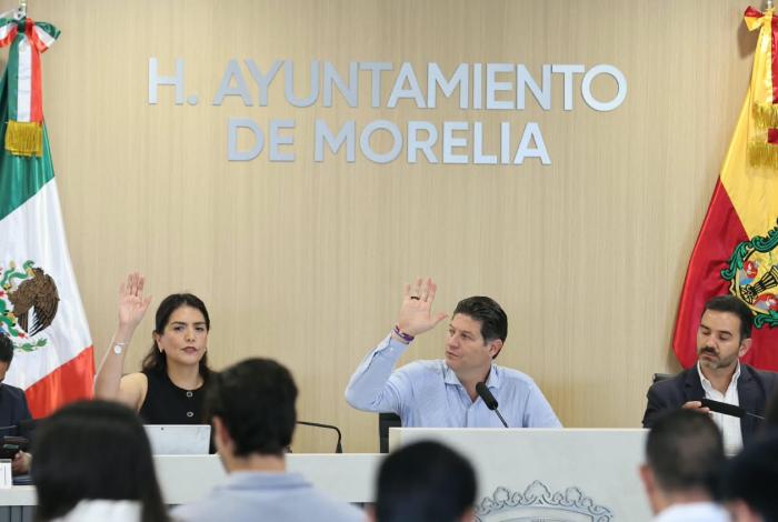 Isela Molina Aburto rinde protesta como jefa de tenencia de Santiago Undameo