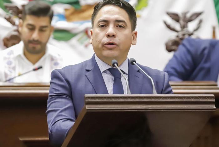 Iván Vera presenta reforma para proteger a niñas, niños y adolescentes frente a la violencia digital en Michoacán