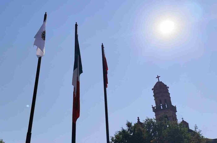 Izan Banderas por festejos del 483 aniversario de Morelia