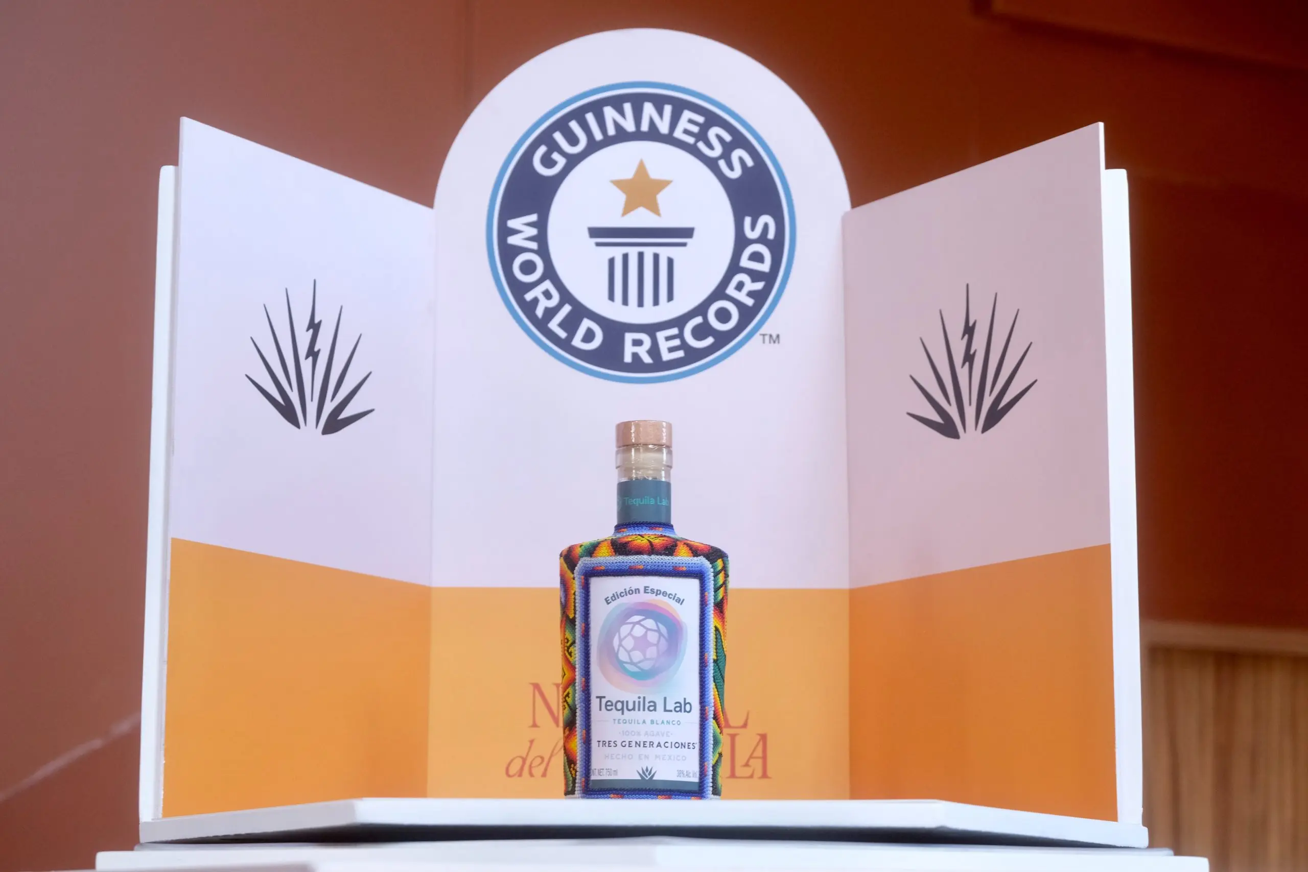 Jalisco consigue récord Guinness por reunir la mayor cantidad de tequila