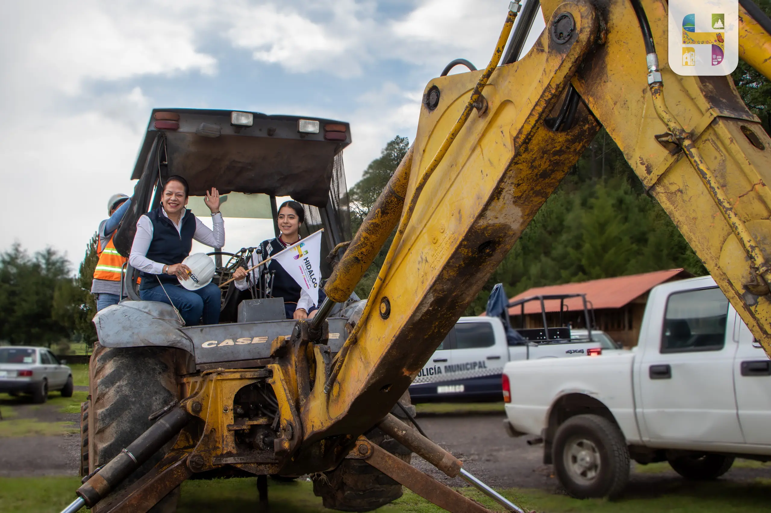 Jeovana Alcántar, arrancó los trabajos de construcción de la techumbre en el CEMSAD 36 de la Tenencia de Huajumbaro
