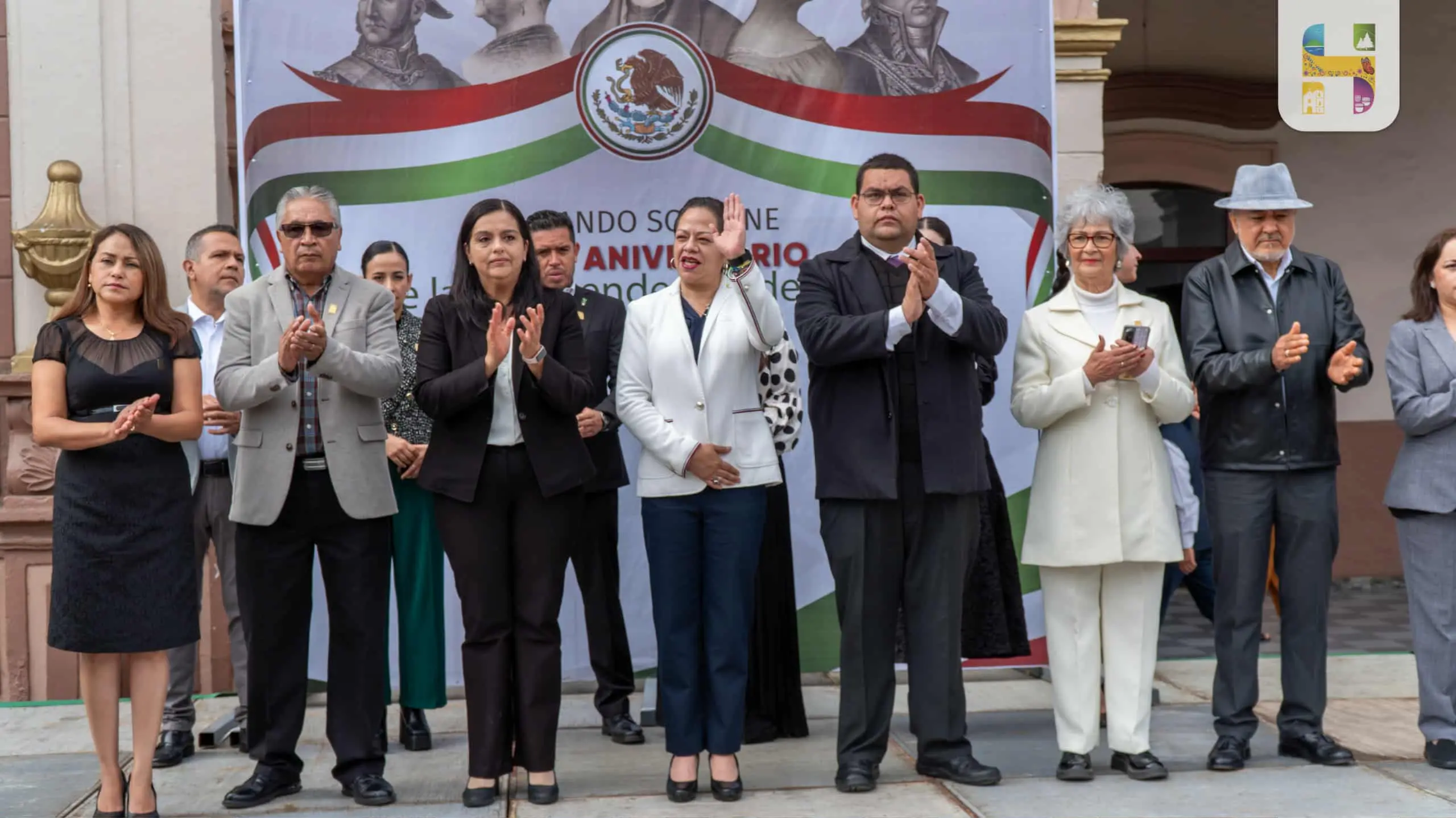 Jeovana Alcántar, encabezó el acto de la Pega del Bando Solemne, para conmemorar el CCXV Aniversario del Inicio de la Independencia de México