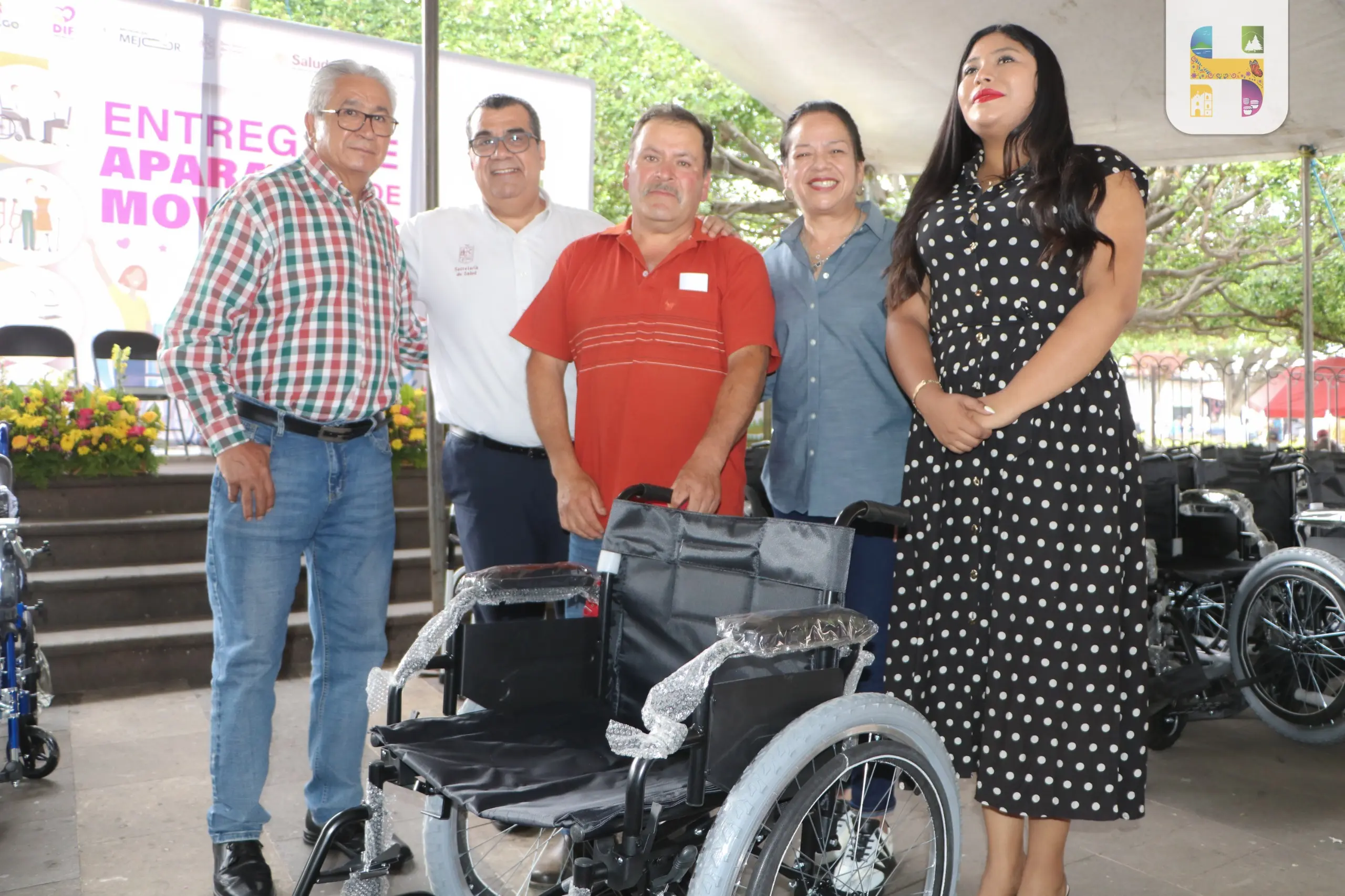 Jeovana Alcántar encabezó la entrega de más de 111 Aparatos de Movilidad