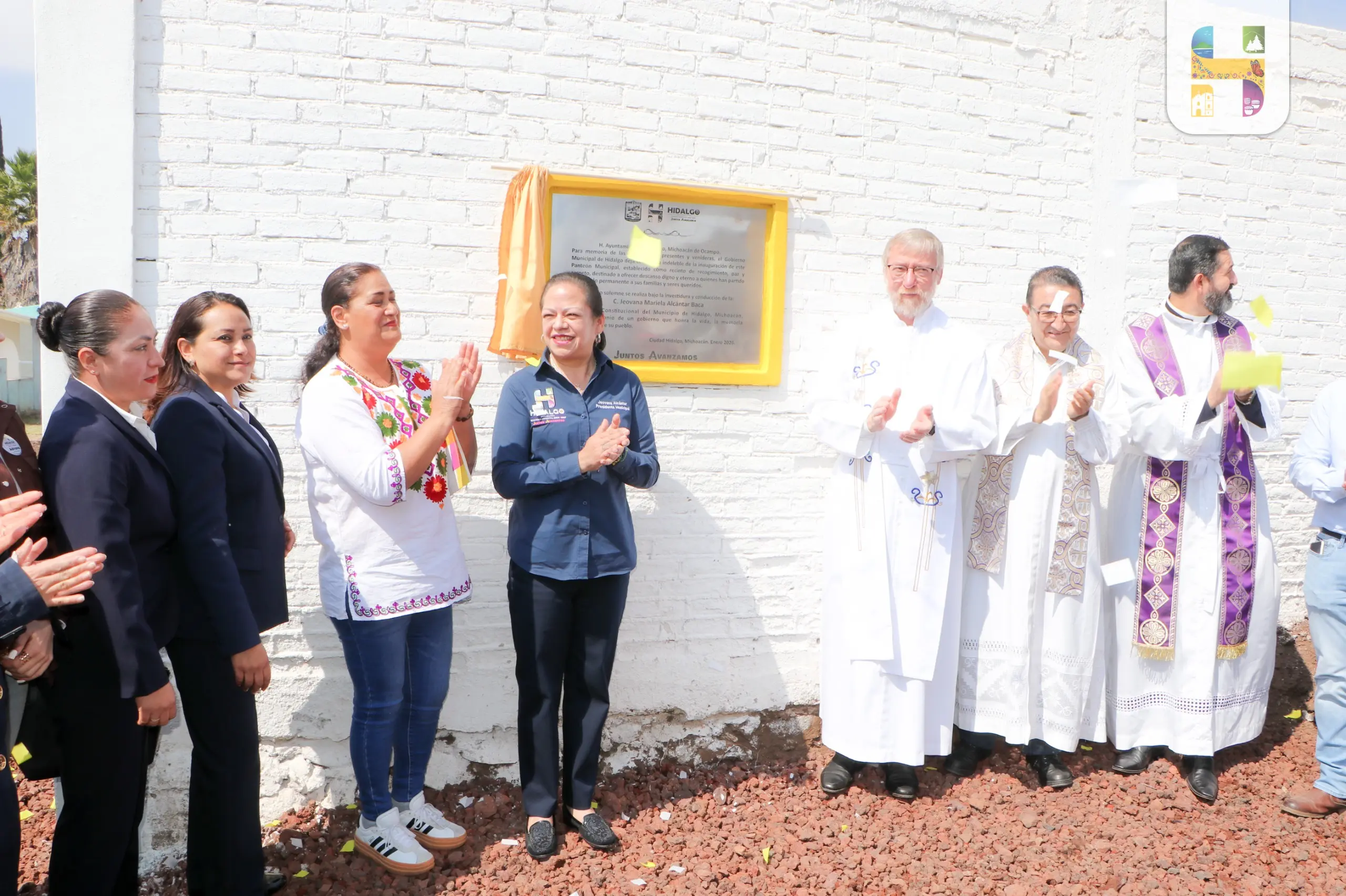 Jeovana Alcántar realizó la entrega de títulos de Perpetuidad de la Extensión del Panteón San José de Ciudad Hidalgo