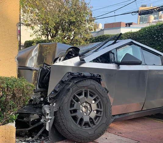 Jhay Pa, cantante identificado como conductor de Cybertruck Tesla accidentado en CDMX