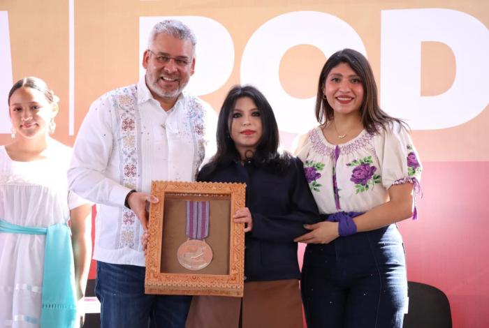 Jommaly Estévez, joven promesa de la física que conquistó la Presea Eréndira