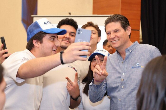 Jóvenes celebran y apoyan propuestas de Alfonso Martínez