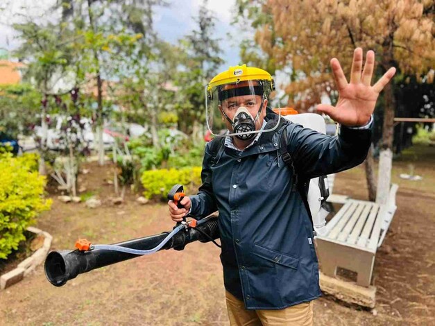 Juan Carlos Barragán le echa una mano contra el dengue