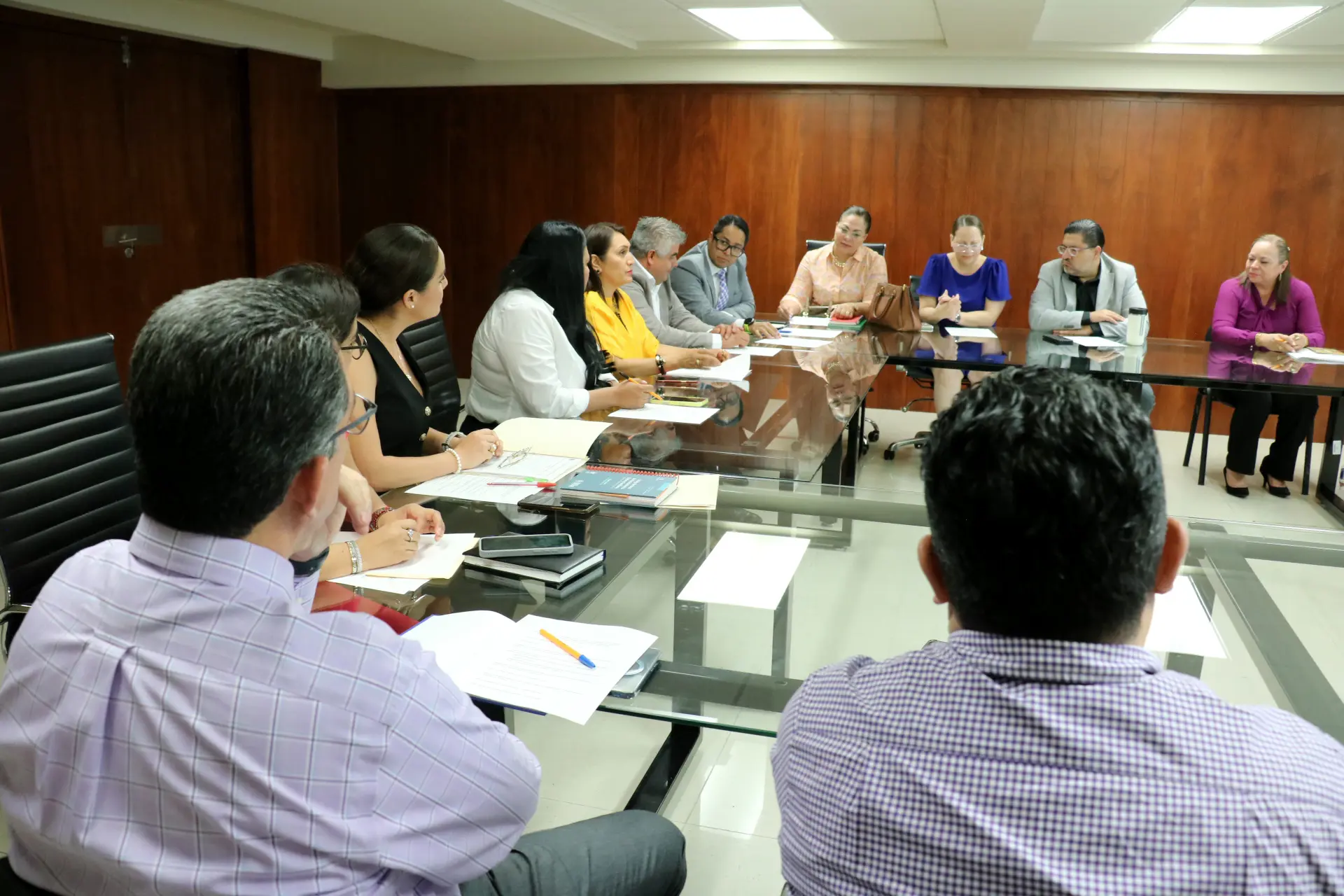 Juezas y jueces familiares de Morelia sostienen conversatorio con personal del Centro Estatal de Justicia Alternativa y Restaurativa