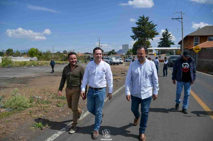 Julio Arreola celebra la modernización del libramiento de Túpataro