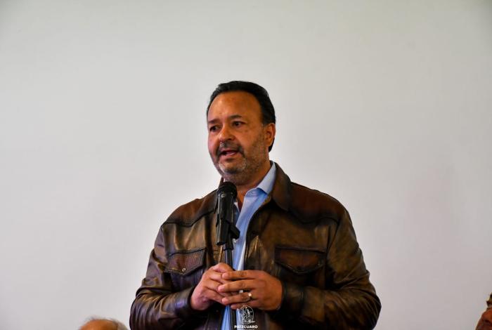 Julio Arreola da la bienvenida a la 39ª Convención Distrital del Club de Leones en Pátzcuaro