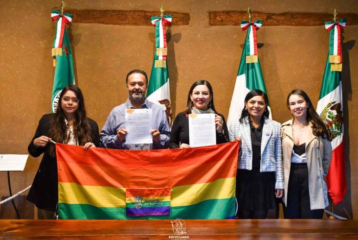 Julio Arreola firma convenio por la inclusión y la igualdad en Pátzcuaro