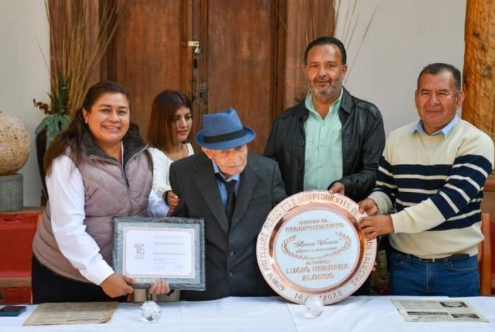 Julio Arreola rinde homenaje al periodismo pátzcuarense y michoacano