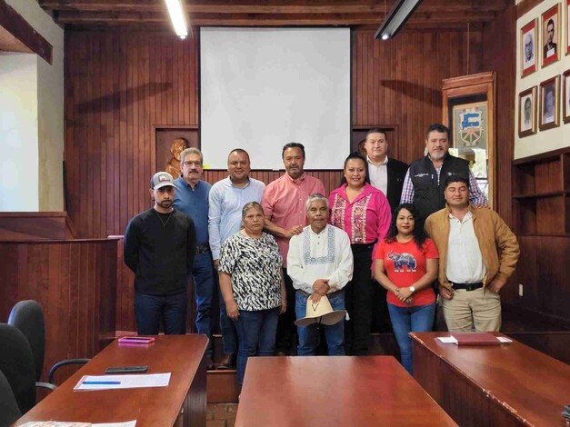 Julio Arreola toma protesta a nuevo Director de Asuntos Indígenas en Pátzcuaro