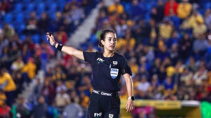 Katia Itzel García, primera árbitro mexicana en pitar un partido de Juegos Olímpicos