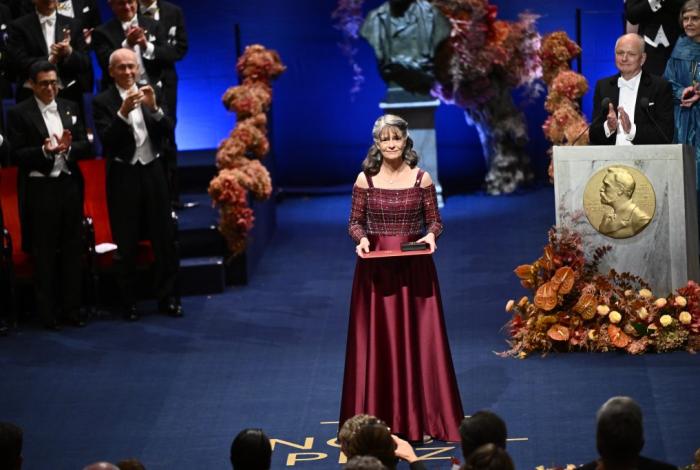 La ceremonia de los Nobel enlaza la ciencia como antídoto ante “estos tiempos oscuros”