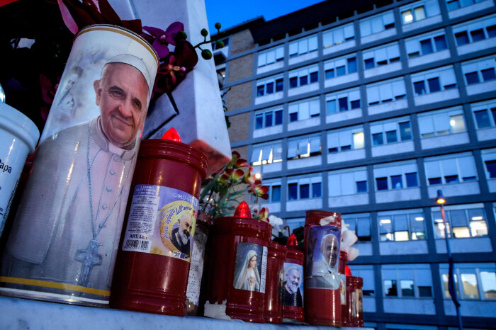 La Iglesia de México pide "no especular" sobre la salud del Papa ni "adelantarse"