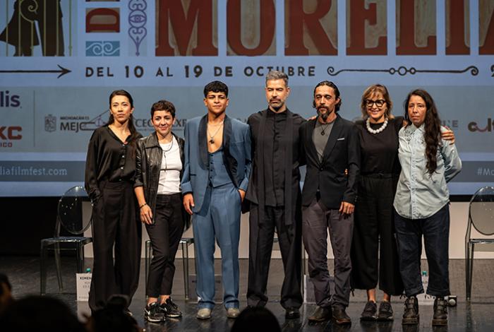 La película mexicana ‘En el camino’ desafía el ‘tabú del deseo sobre el cuerpo masculino’